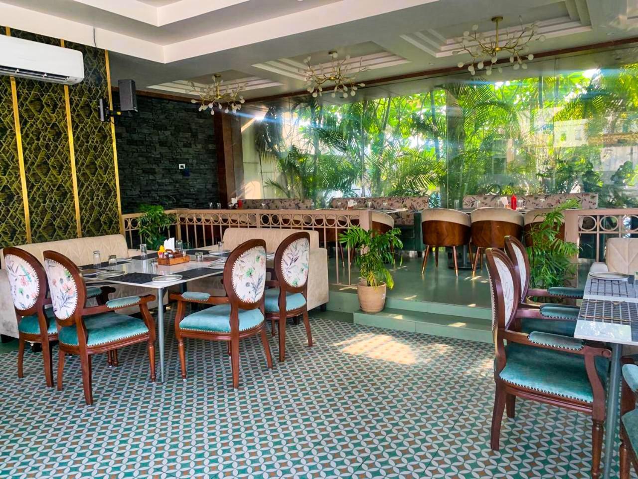 Pink Villa Boutique Hotel メーラト エクステリア 写真